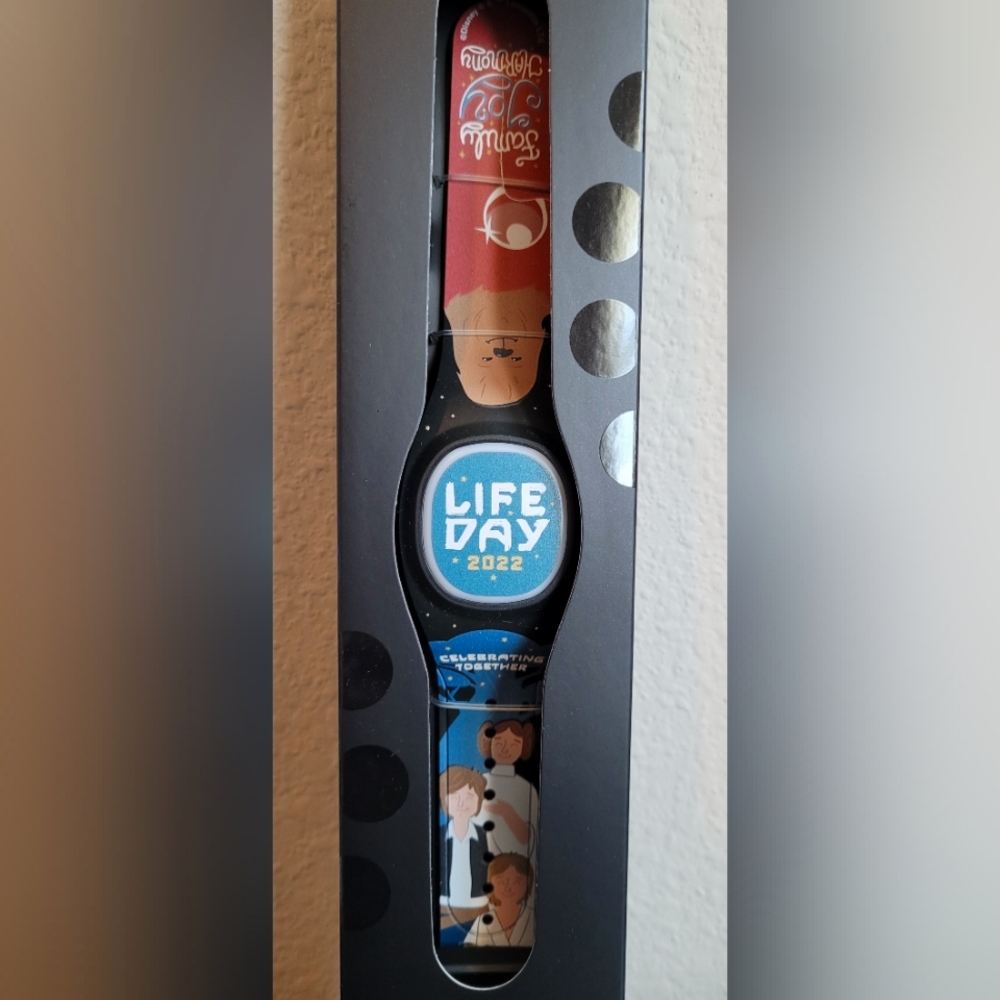Limited Edition 2022 Disney Parks MagicBand Plus New Star Life Day